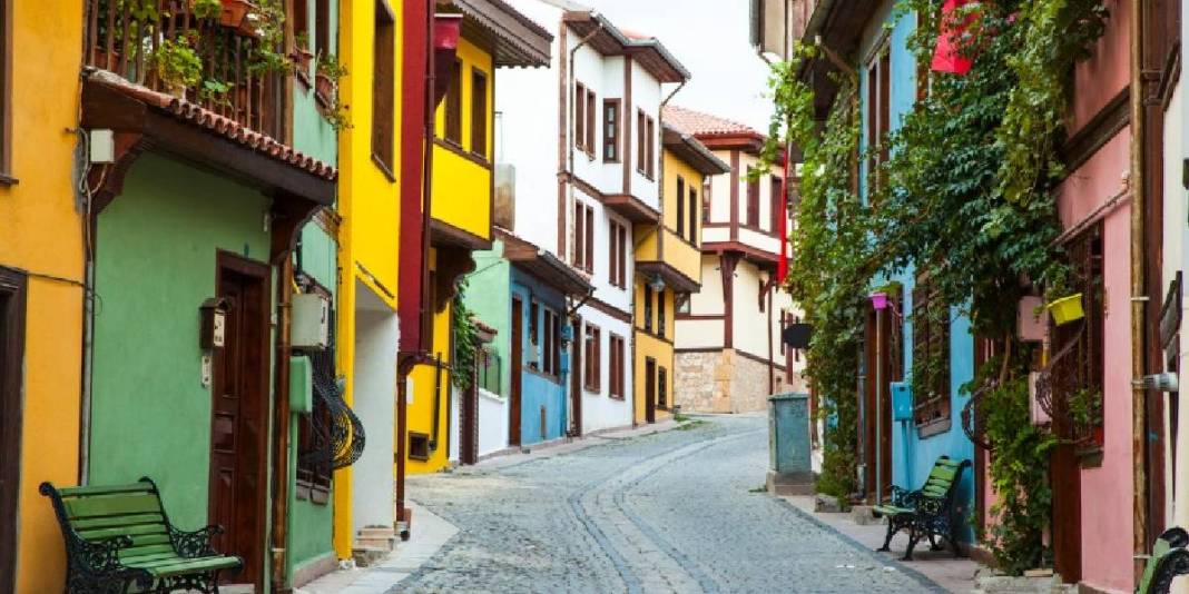 Türkiye’nin yerli Venedik’i! İstanbul ve Ankara’ya bir tren mesafesinde: Avrupa’yı aratmayan bu şehre akın var! 3